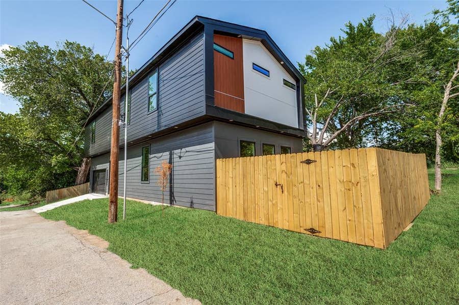 Property photo for 524 Tama Street, Dallas, TX