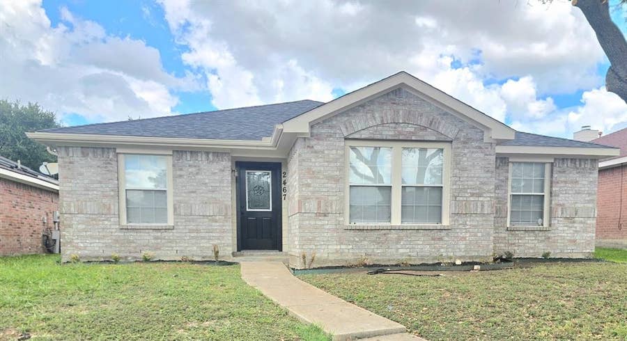 Property photo for 2467 Mallory Lane, Lancaster, TX