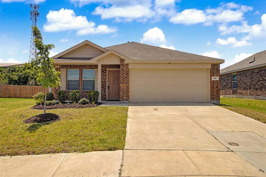 Property photo for 1517 Oak Creek Drive, Hutchins, TX