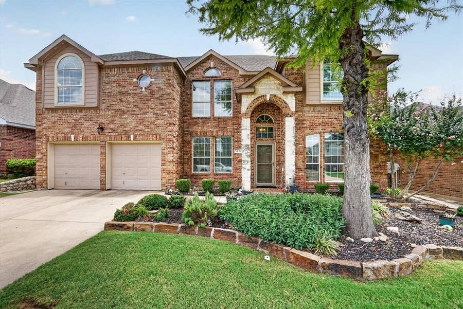 Property photo for 5425 Rolling Meadows Drive, Fort Worth, TX