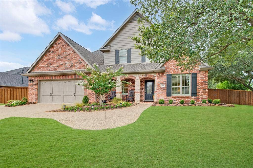 Gorgeous curb appeal!
