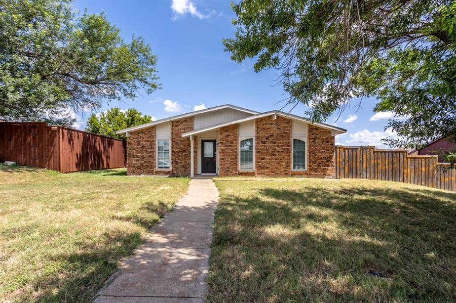 Property photo for 649 Eagle Drive, DeSoto, TX