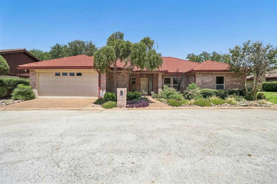 Property photo for 824 Havenwood Lane S, Fort Worth, TX