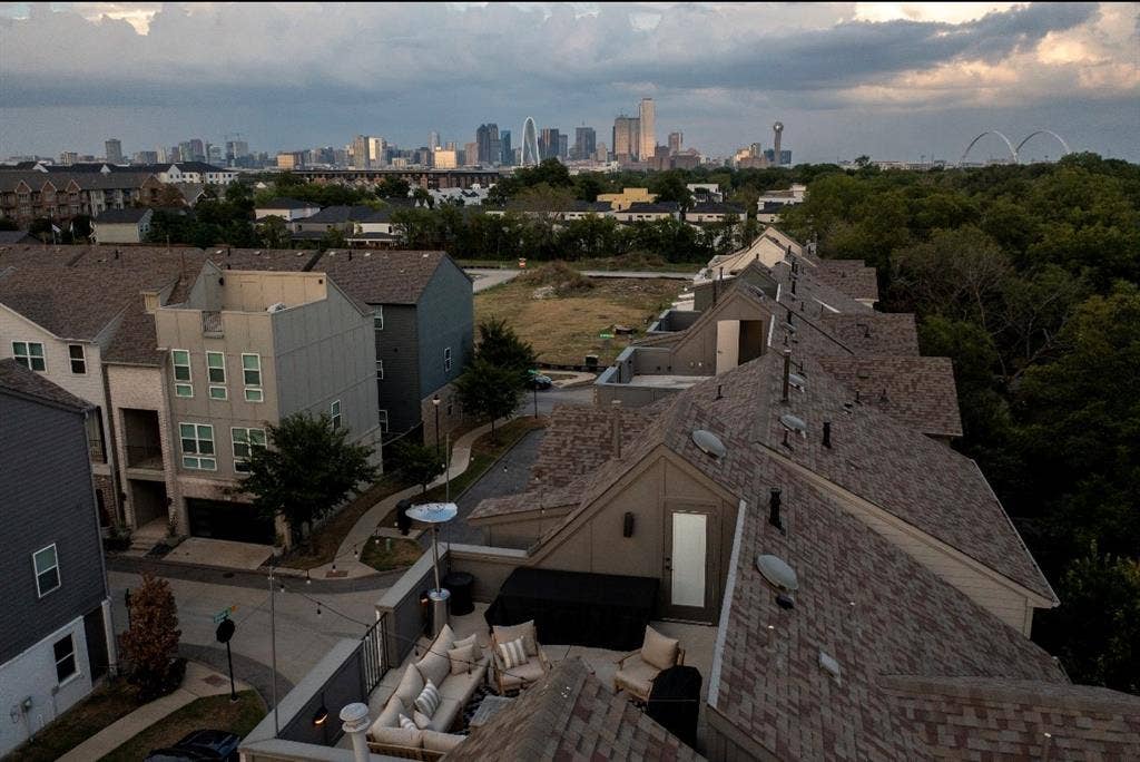 1450 Elevado Drive, Dallas, TX 75212 1450 Elevado Drive, Dallas, TX 75212