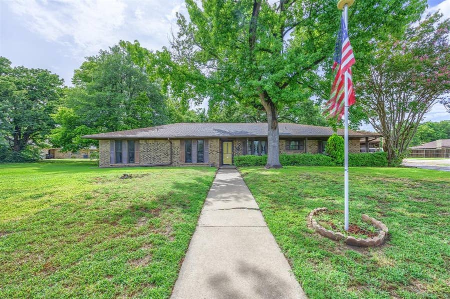 Property photo for 1108 Joanne Circle, Greenville, TX