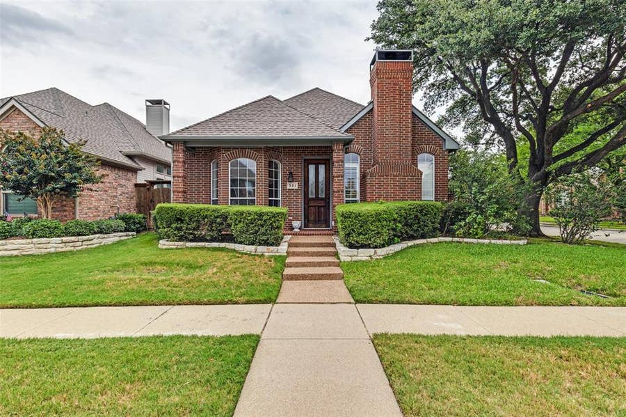 Property photo for 301 Old York Road, Irving, TX