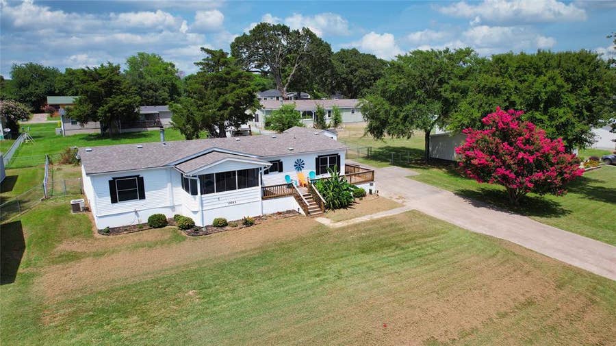 Property photo for 10245 Northlake Circle, Kemp, TX