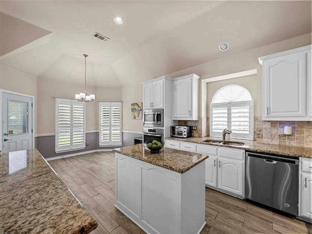 821 Redbud Drive, Allen, TX 75002 821 Redbud Drive, Allen, TX 75002