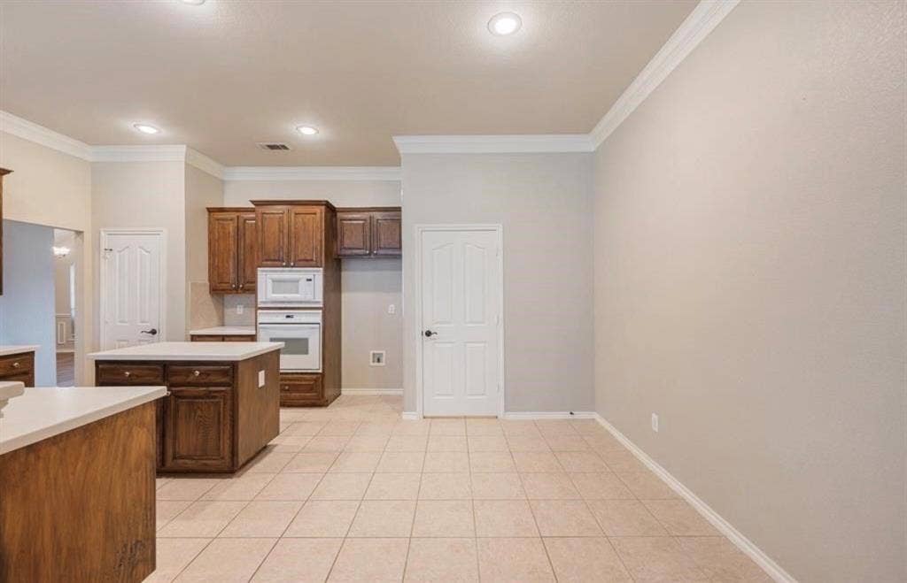 1803 Clover Hill RDMansfield, tX 76063