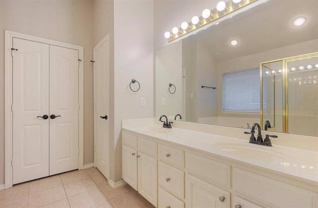 1803 Clover Hill RDMansfield, tX 76063