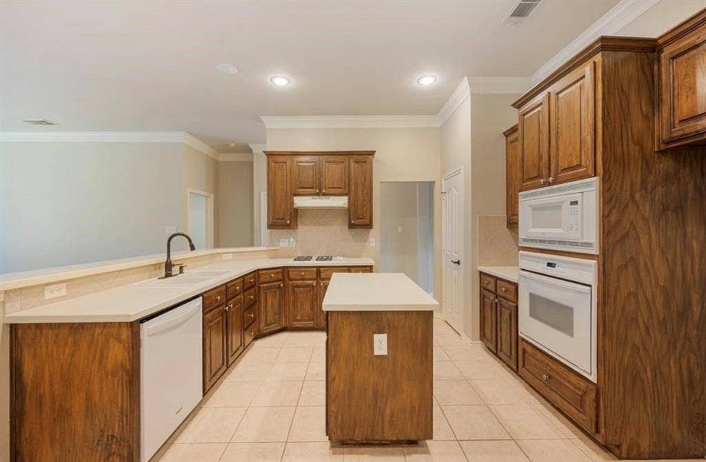 1803 Clover Hill RDMansfield, tX 76063