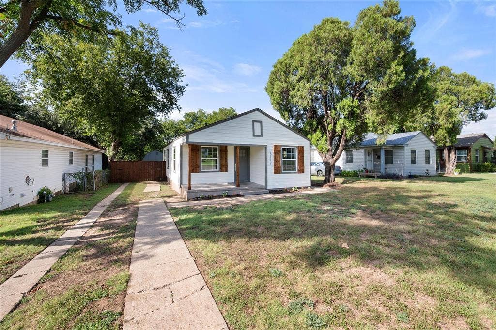 5117 Almena Road, River Oaks, TX 76114 5117 Almena Road, River Oaks, TX 76114