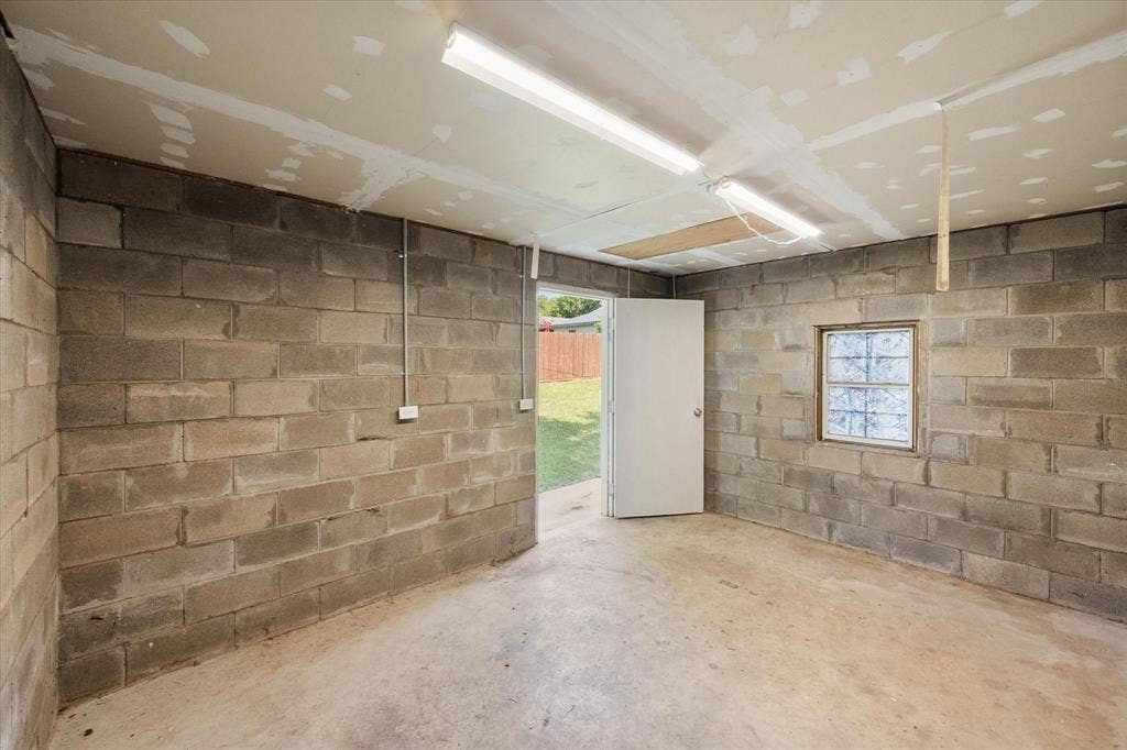 5117 Almena Road, River Oaks, TX 76114 5117 Almena Road, River Oaks, TX 76114