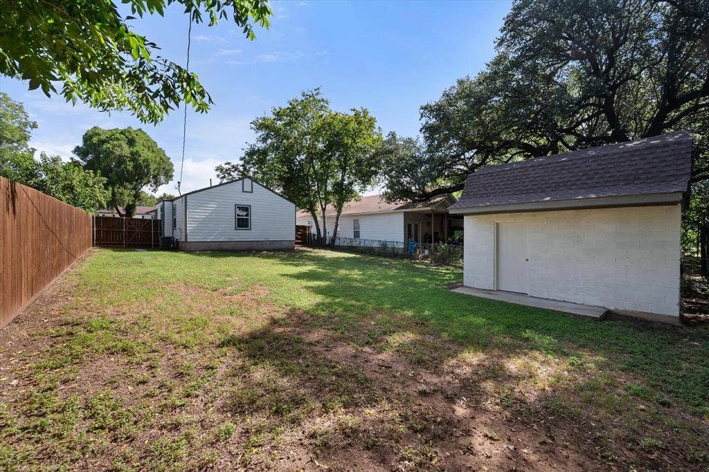 5117 Almena Road, River Oaks, TX 76114 5117 Almena Road, River Oaks, TX 76114