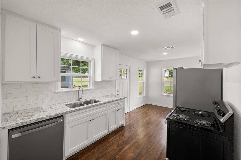 5117 Almena Road, River Oaks, TX 76114 5117 Almena Road, River Oaks, TX 76114