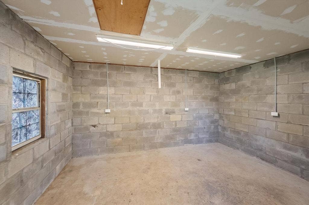 5117 Almena Road, River Oaks, TX 76114 5117 Almena Road, River Oaks, TX 76114