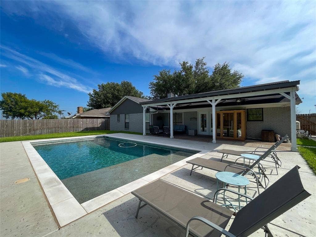 112 Overcrest Drive, Benbrook, TX 76126 112 Overcrest Drive, Benbrook, TX 76126