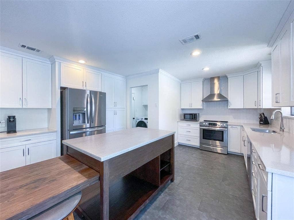 112 Overcrest Drive, Benbrook, TX 76126 112 Overcrest Drive, Benbrook, TX 76126