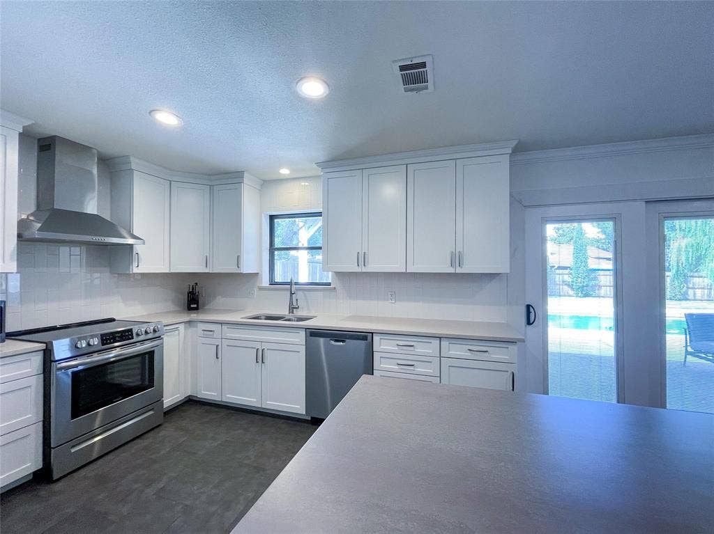 112 Overcrest Drive, Benbrook, TX 76126 112 Overcrest Drive, Benbrook, TX 76126