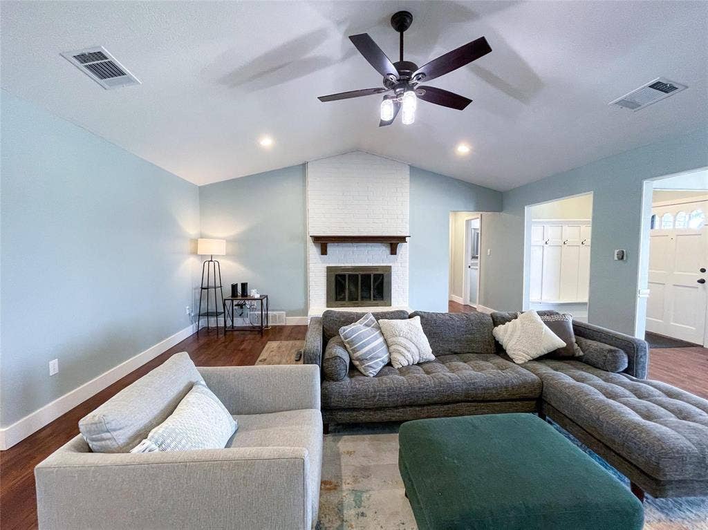 112 Overcrest Drive, Benbrook, TX 76126 112 Overcrest Drive, Benbrook, TX 76126