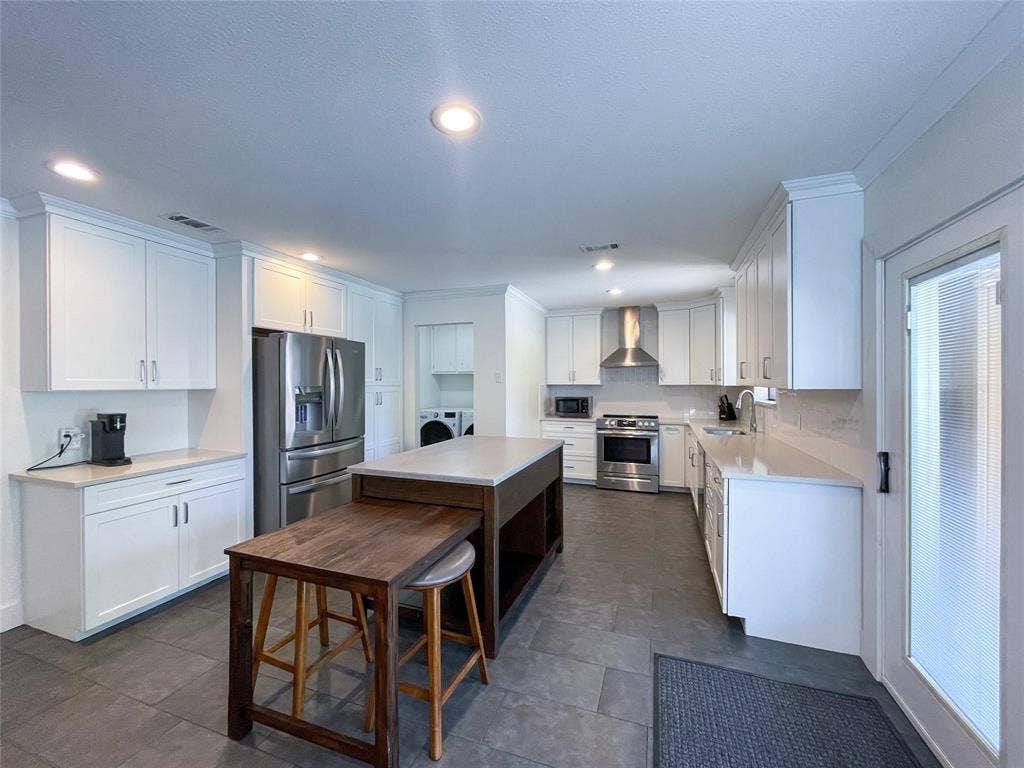 112 Overcrest Drive, Benbrook, TX 76126 112 Overcrest Drive, Benbrook, TX 76126