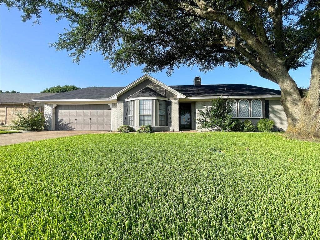 112 Overcrest Drive, Benbrook, TX 76126 112 Overcrest Drive, Benbrook, TX 76126