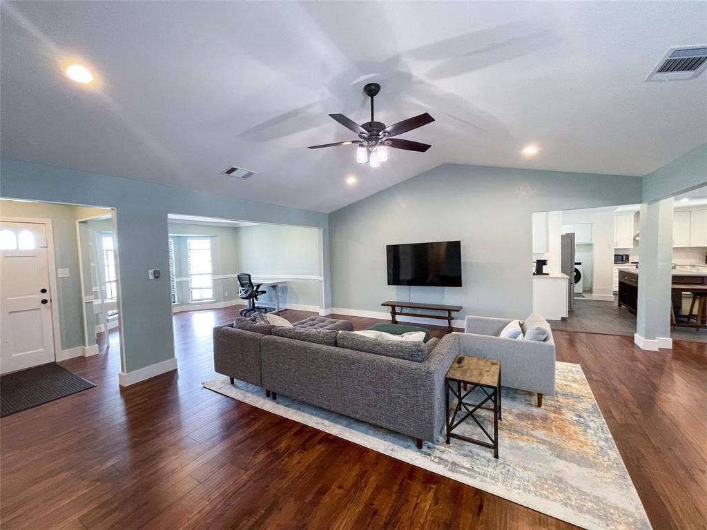 112 Overcrest Drive, Benbrook, TX 76126 112 Overcrest Drive, Benbrook, TX 76126