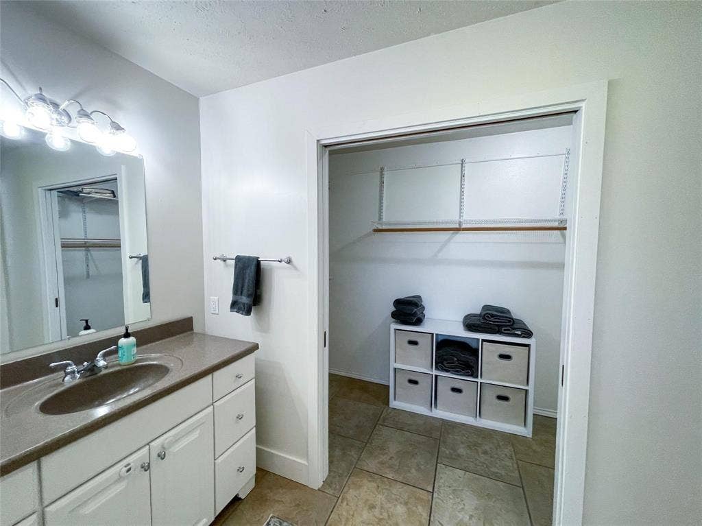 112 Overcrest Drive, Benbrook, TX 76126 112 Overcrest Drive, Benbrook, TX 76126