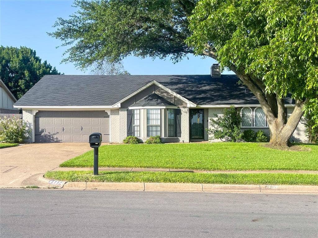 112 Overcrest Drive, Benbrook, TX 76126 112 Overcrest Drive, Benbrook, TX 76126
