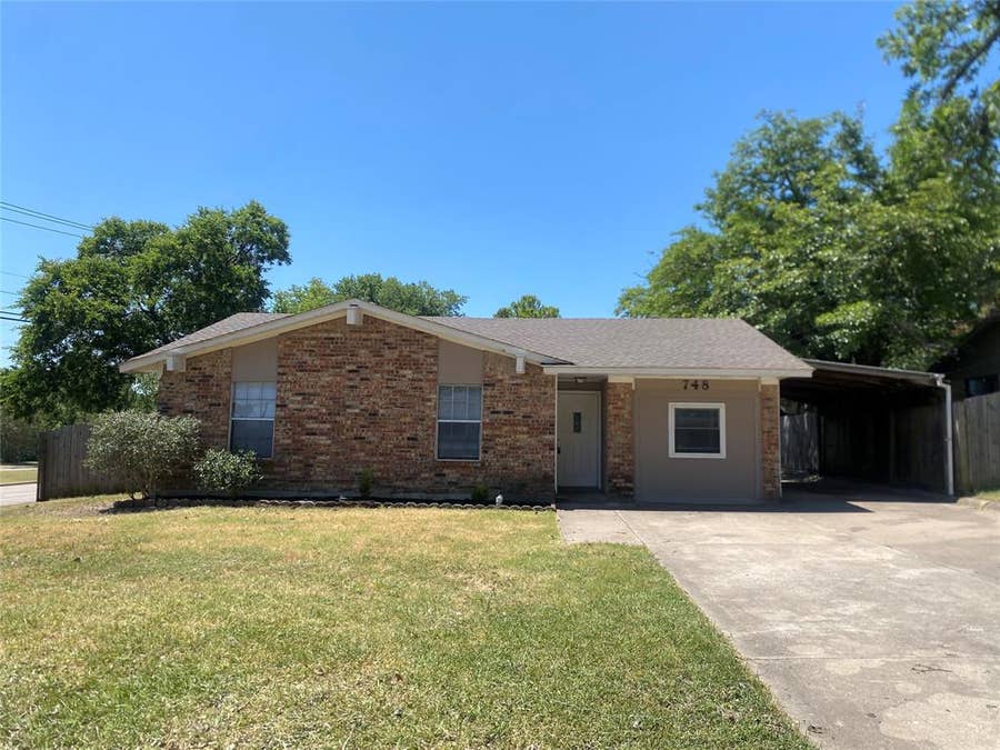 Property photo for 748 Chalk Hill Lane, DeSoto, TX