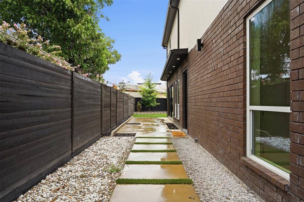 2724 Hondo, Dallas, TX 75219 2724 Hondo, Dallas, TX 75219
