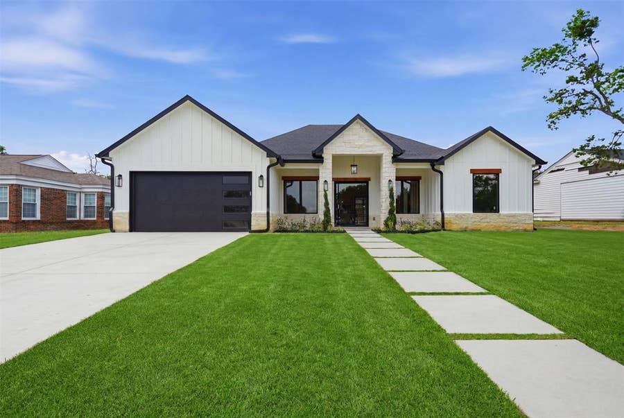 Property photo for 6404 Camp Bowie Boulevard, Fort Worth, TX