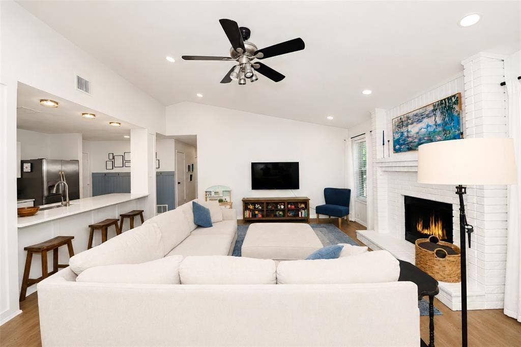 1119 Normandy Drive, Grapevine, TX 76051 1119 Normandy Drive, Grapevine, TX 76051
