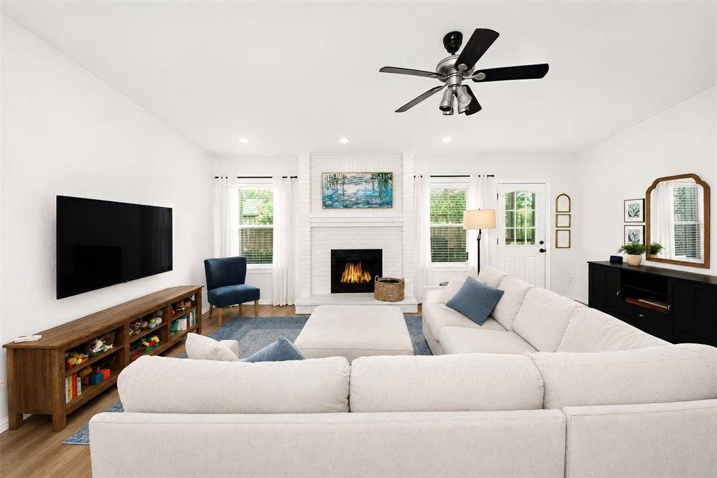 1119 Normandy Drive, Grapevine, TX 76051 1119 Normandy Drive, Grapevine, TX 76051