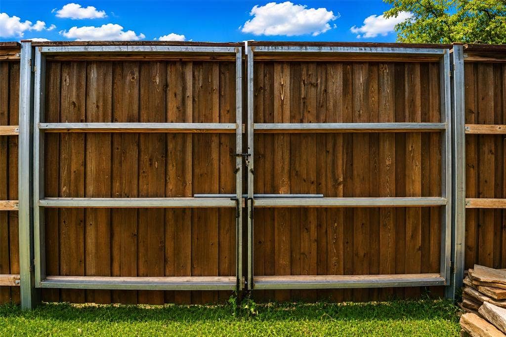 1119 Normandy Drive, Grapevine, TX 76051 Double Gate to pull your boat or RV in.