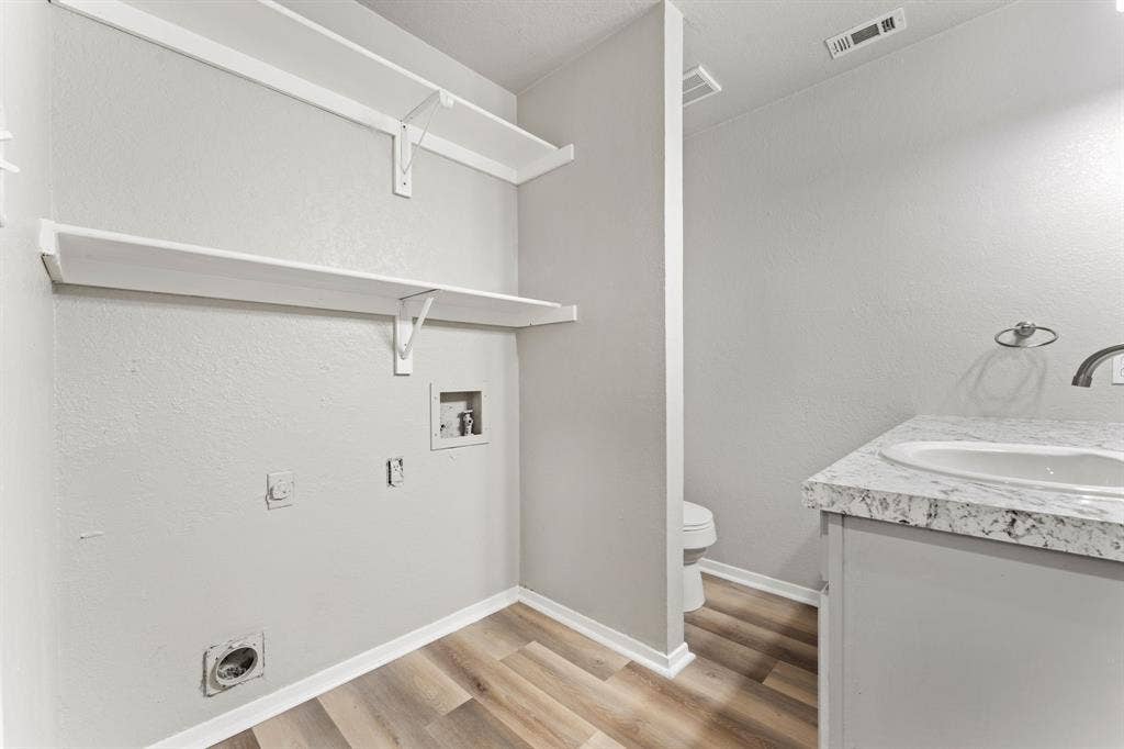 2512 Windy Pine Lane, Arlington, TX 76015 2512 Windy Pine Lane, Arlington, TX 76015