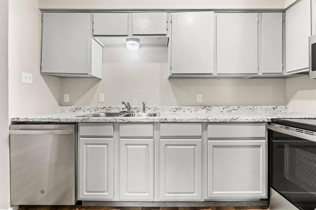 2512 Windy Pine Lane, Arlington, TX 76015 2512 Windy Pine Lane, Arlington, TX 76015