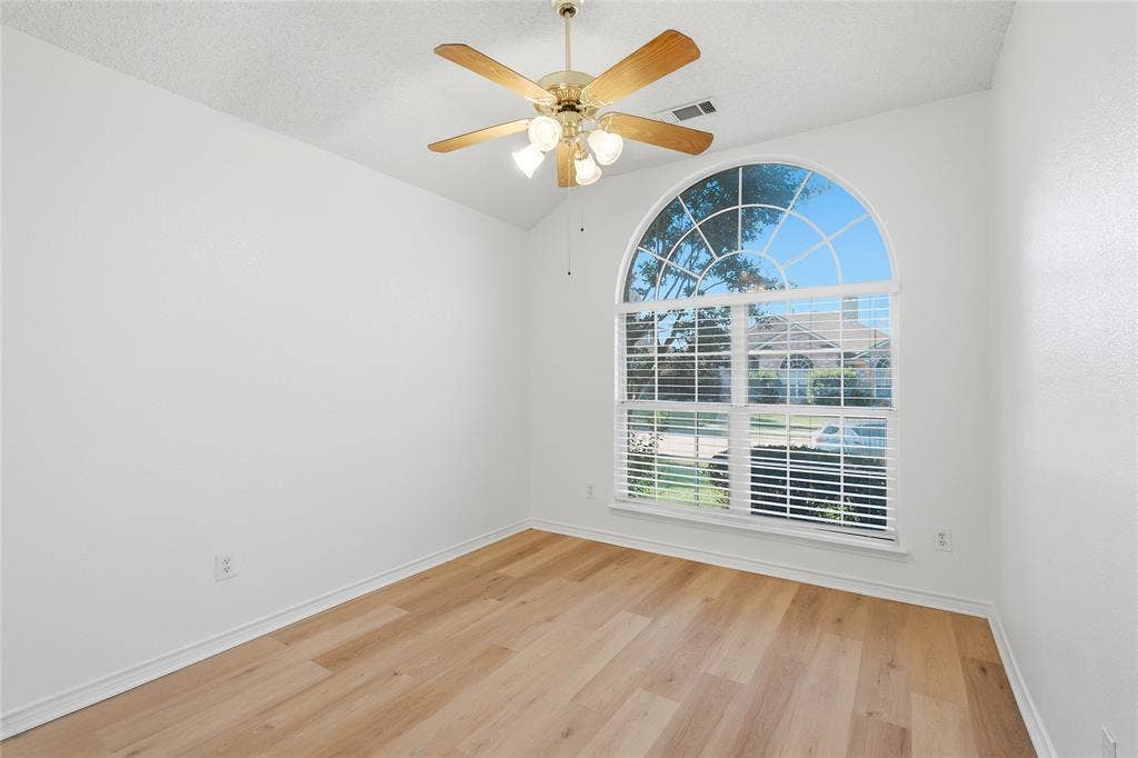 4912 Basil Drive, McKinney, TX 75070 4912 Basil Drive, McKinney, TX 75070