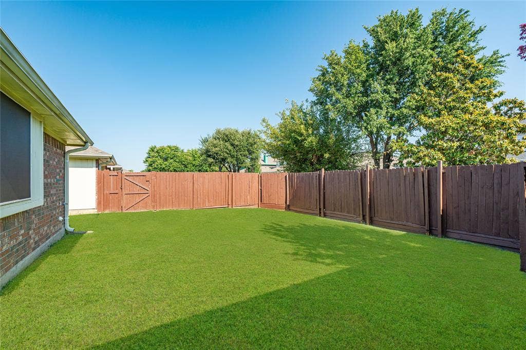 4912 Basil Drive, McKinney, TX 75070 4912 Basil Drive, McKinney, TX 75070