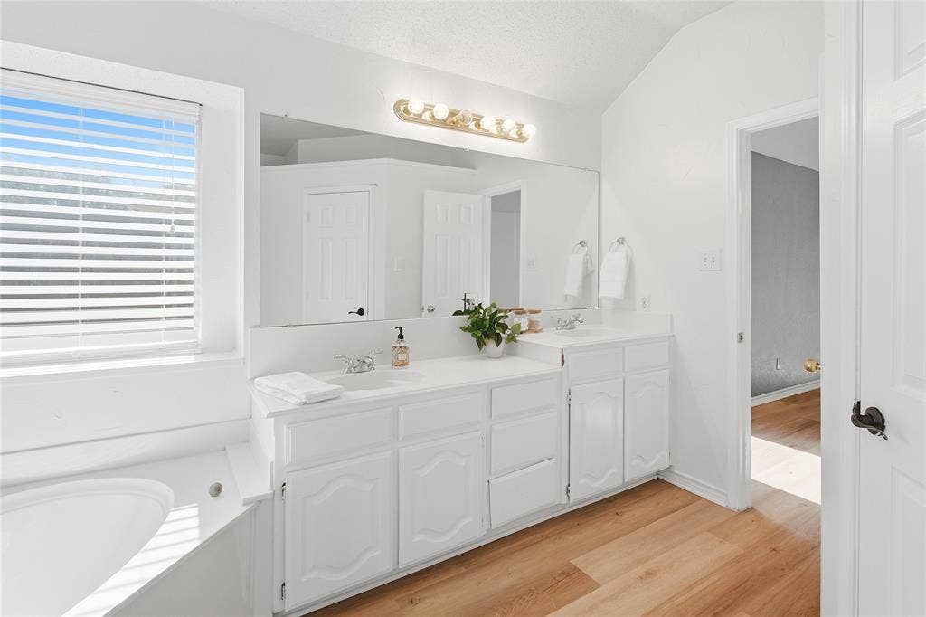 4912 Basil Drive, McKinney, TX 75070 4912 Basil Drive, McKinney, TX 75070