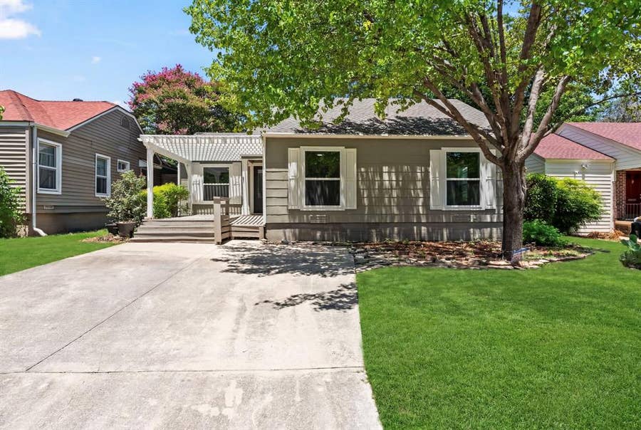 Property photo for 4220 Donnelly Avenue, Fort Worth, TX
