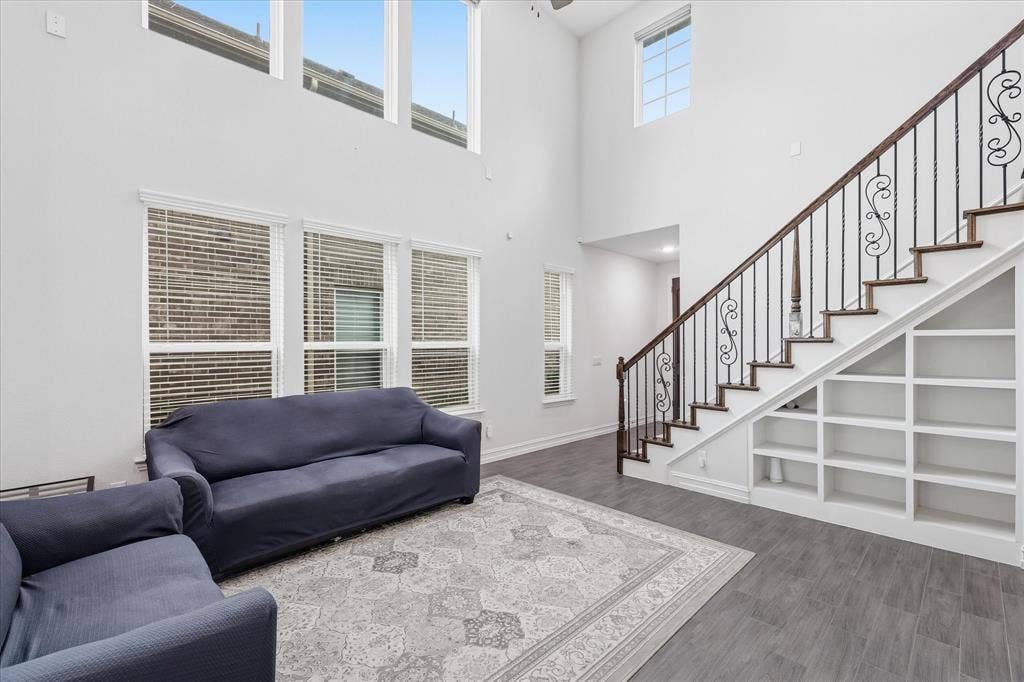217 Jones Street, Irving, TX 75063 217 Jones Street, Irving, TX 75063