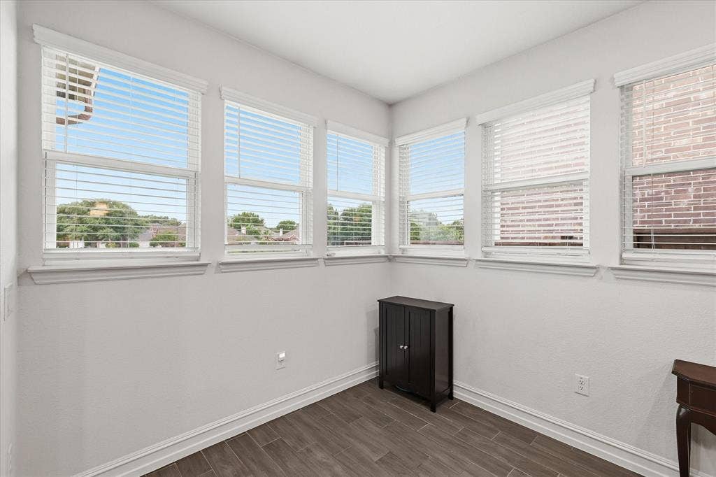 217 Jones Street, Irving, TX 75063 217 Jones Street, Irving, TX 75063
