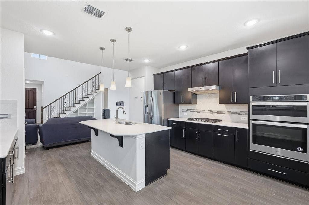 217 Jones Street, Irving, TX 75063 217 Jones Street, Irving, TX 75063