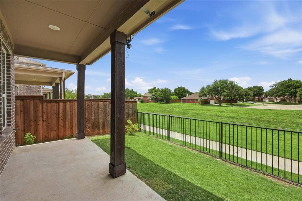 217 Jones Street, Irving, TX 75063 217 Jones Street, Irving, TX 75063