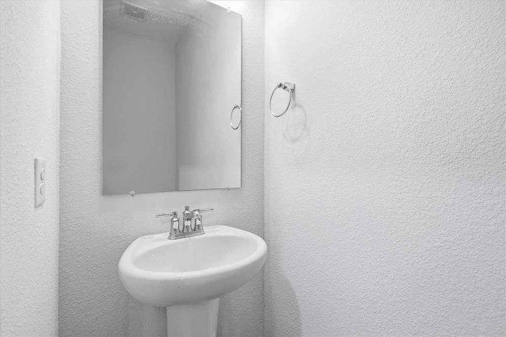 217 Jones Street, Irving, TX 75063 217 Jones Street, Irving, TX 75063