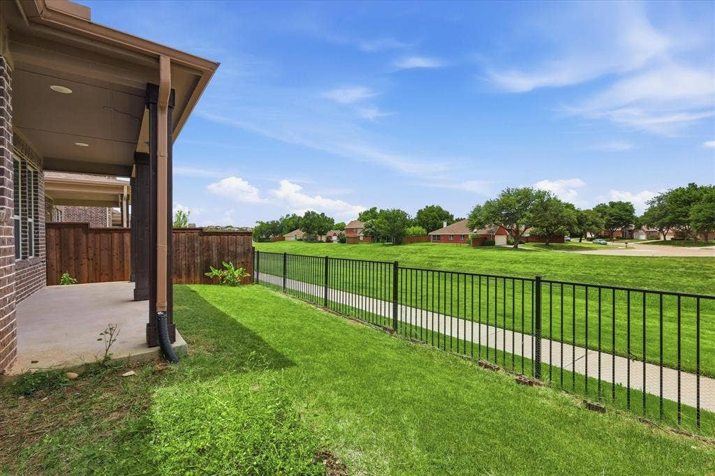 217 Jones Street, Irving, TX 75063 217 Jones Street, Irving, TX 75063