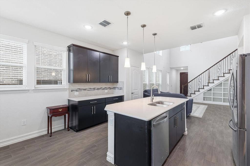 217 Jones Street, Irving, TX 75063 217 Jones Street, Irving, TX 75063