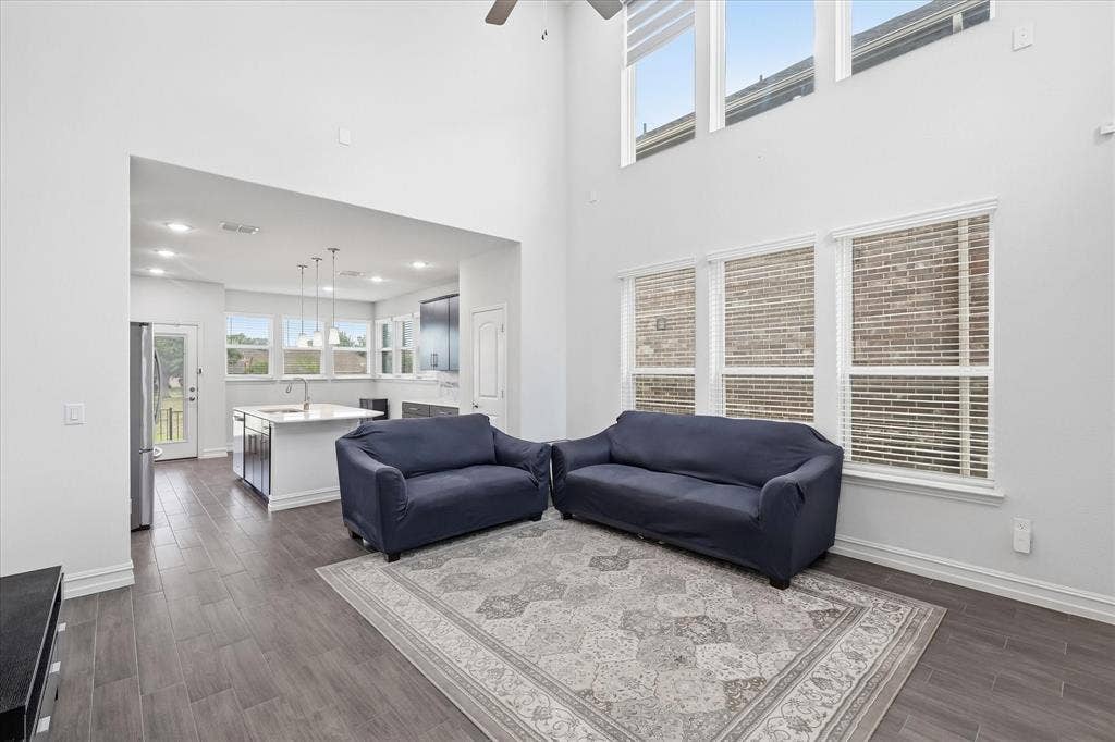 217 Jones Street, Irving, TX 75063 217 Jones Street, Irving, TX 75063