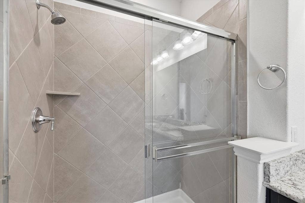 217 Jones Street, Irving, TX 75063 217 Jones Street, Irving, TX 75063